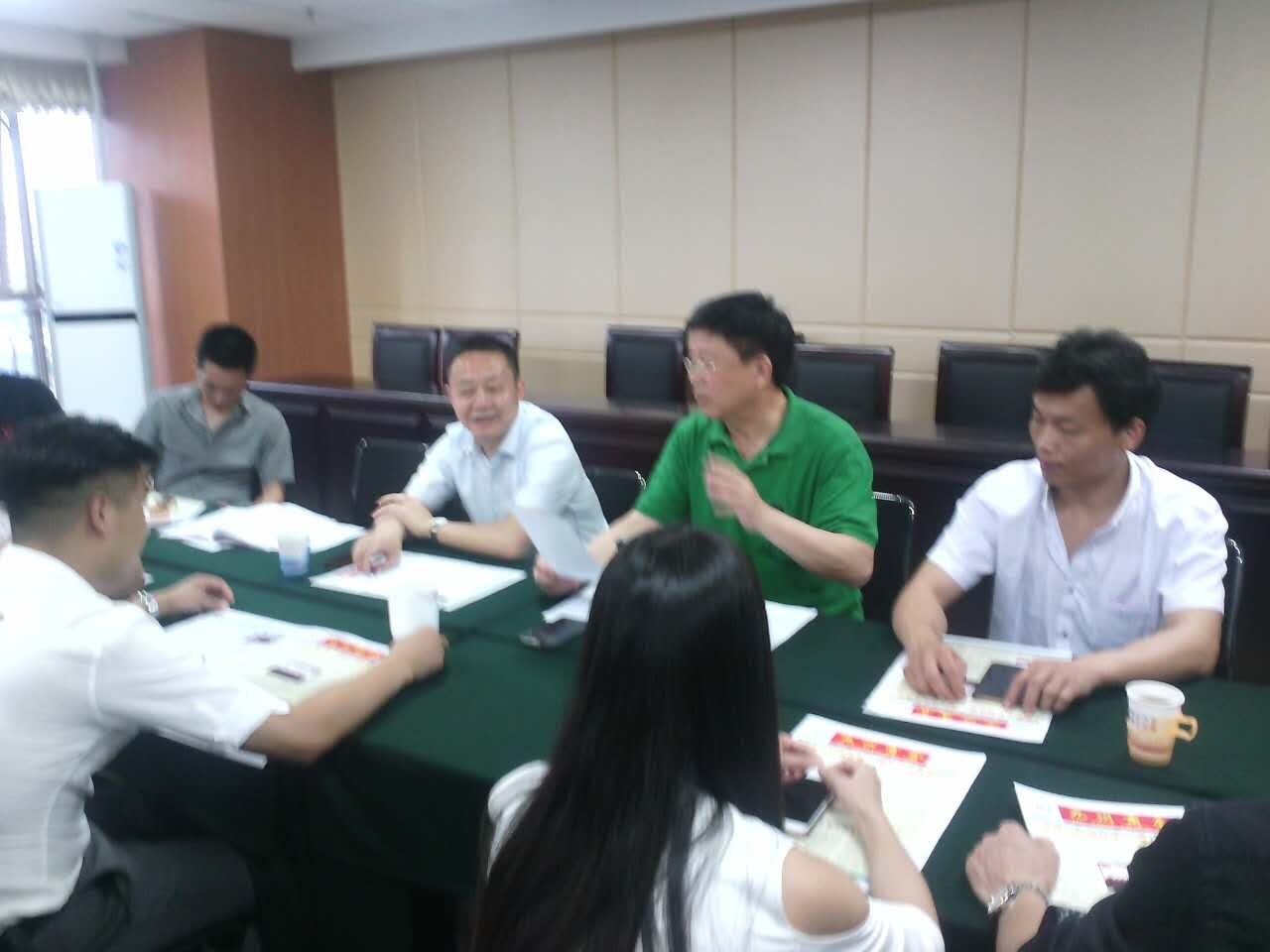 赣州市九州商会商贸医疗保健行业召开小组会